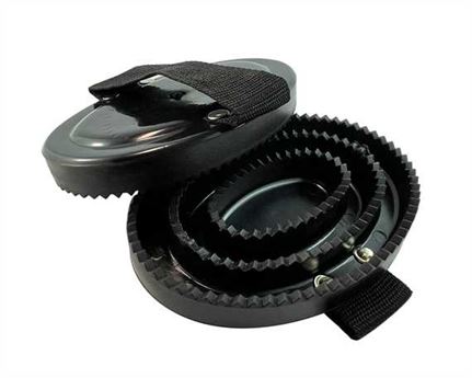  SADDLE DOCTOR CURRY COMB RUBBER WITH WEBBING HANDLE 15,5CM BLACK